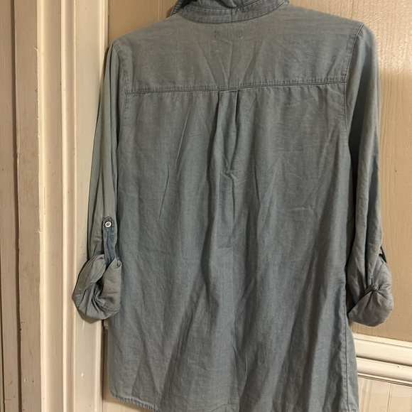 Old Navy Denim Chambray Button Down Shirt with Roll-Up Sleeves Size Small Petite - Picture 6 of 6